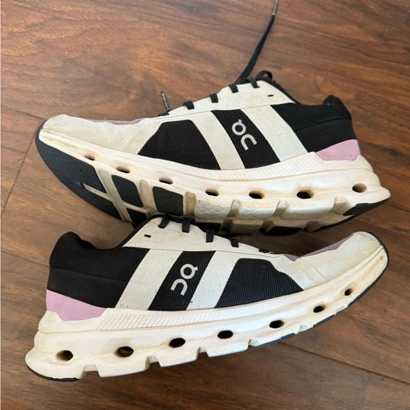 OnCloud Heron Women's Athletic Shoes - Black, Purple, and White-Size 7.5 - Picture 8 of 13